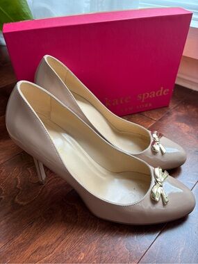 kate spade Taupe Patent Leather Bow Pumps with Gold Accent